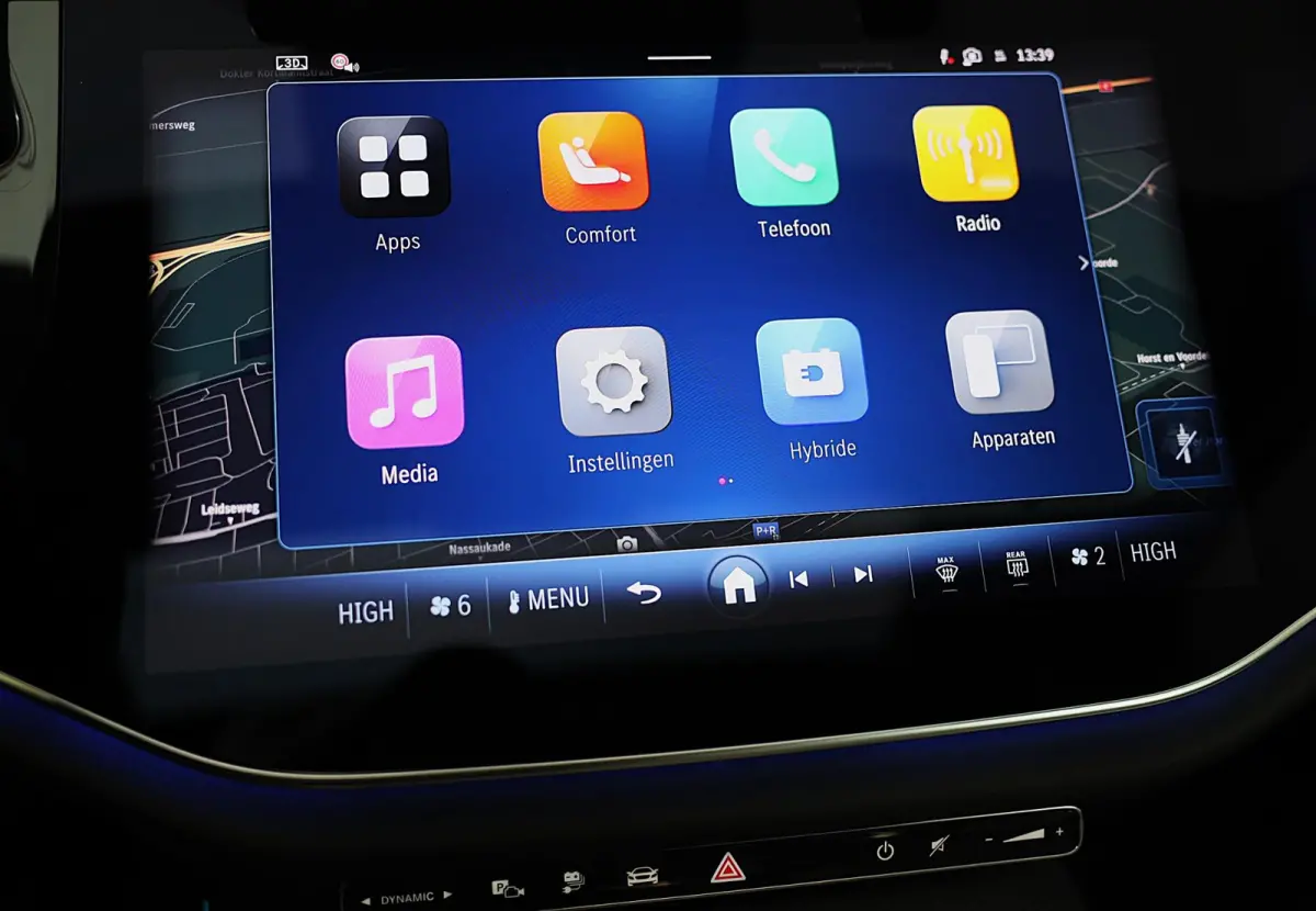 300 e AMG 53 Look / HYPERSCREEN / Massage / Burmester 4D / Head Up / 360 Camera / Acc / Open Pano / 20 Inch