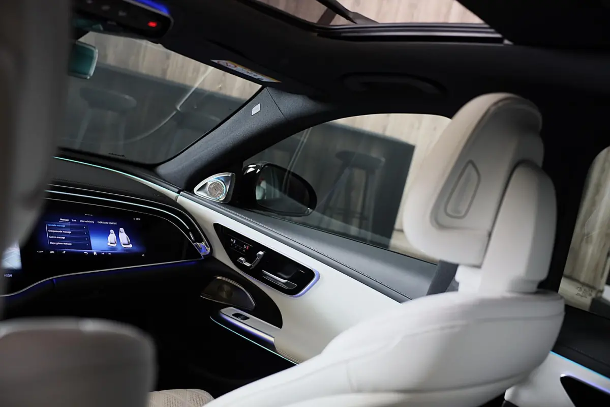 300 e AMG 53 Look / HYPERSCREEN / Massage / Burmester 4D / Head Up / 360 Camera / Acc / Open Pano / 20 Inch