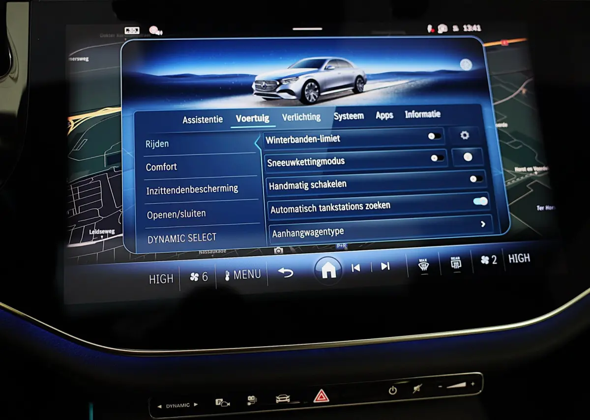 300 e AMG 53 Look / HYPERSCREEN / Massage / Burmester 4D / Head Up / 360 Camera / Acc / Open Pano / 20 Inch