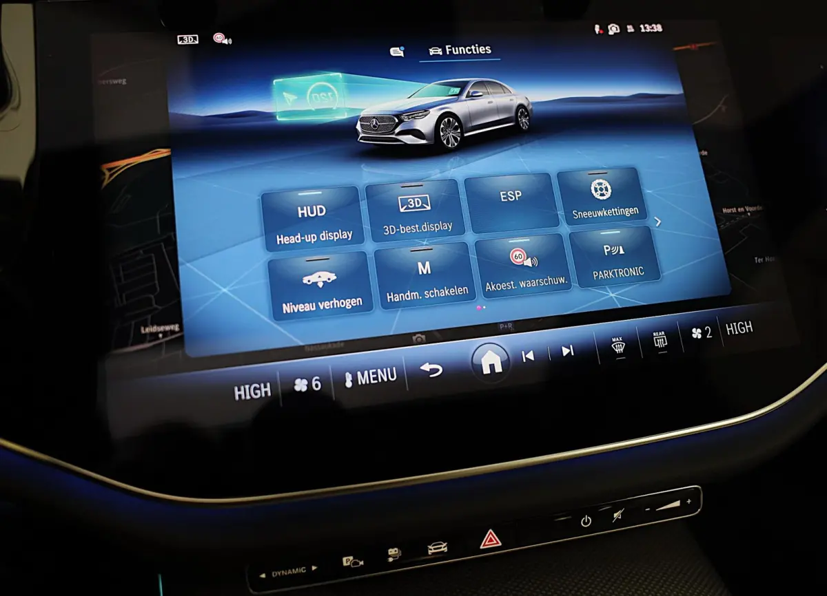 300 e AMG 53 Look / HYPERSCREEN / Massage / Burmester 4D / Head Up / 360 Camera / Acc / Open Pano / 20 Inch