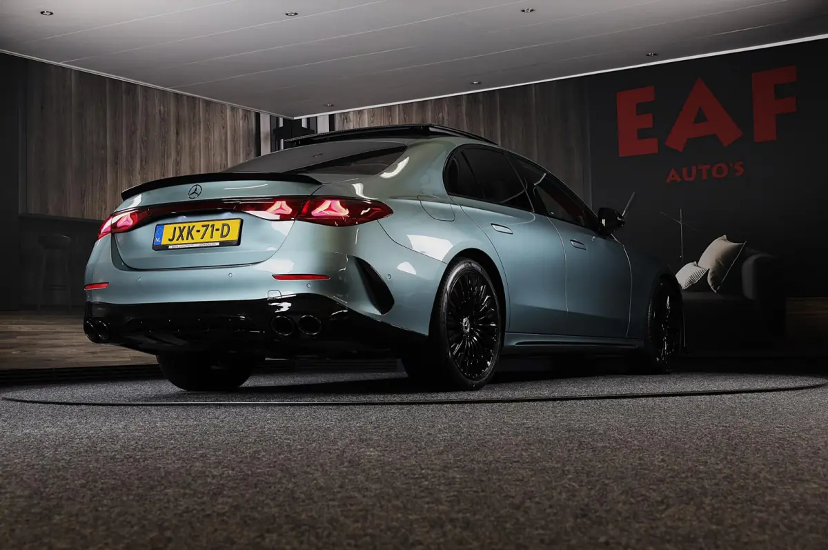 300 e AMG 53 Look / HYPERSCREEN / Massage / Burmester 4D / Head Up / 360 Camera / Acc / Open Pano / 20 Inch