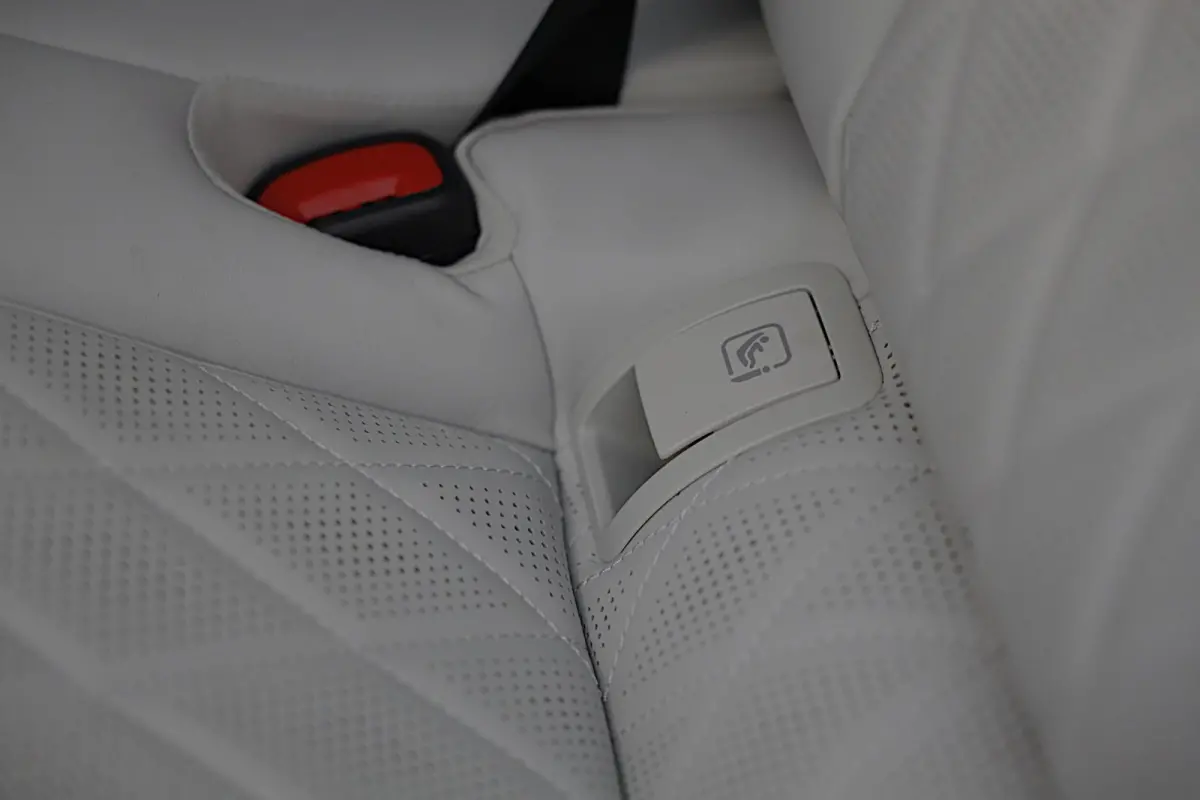 300 e AMG 53 Look / HYPERSCREEN / Massage / Burmester 4D / Head Up / 360 Camera / Acc / Open Pano / 20 Inch
