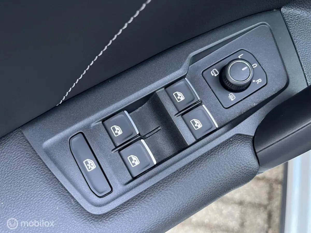 1.4 TSI eHybrid R-Line LED*PANO-DAK*TREKHAAK*