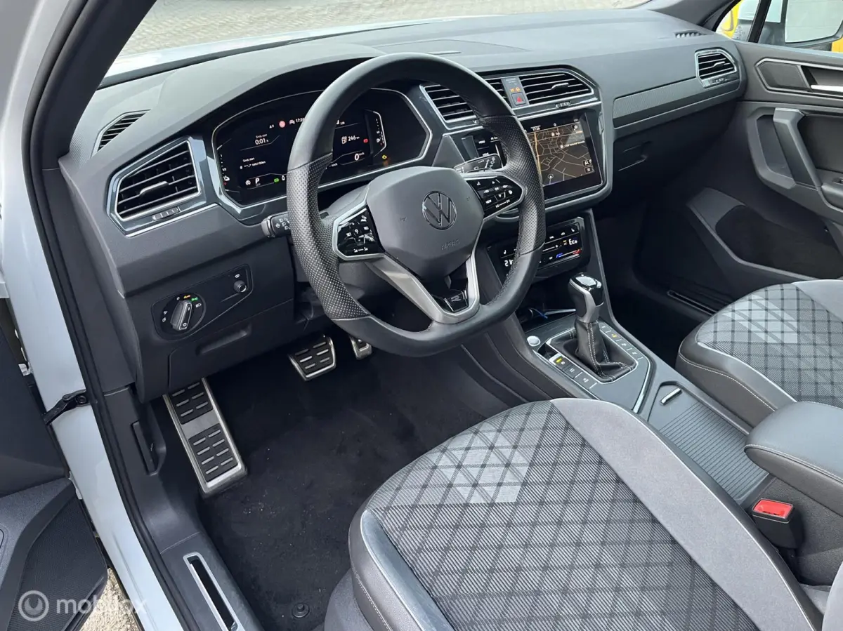 1.4 TSI eHybrid R-Line LED*PANO-DAK*TREKHAAK*