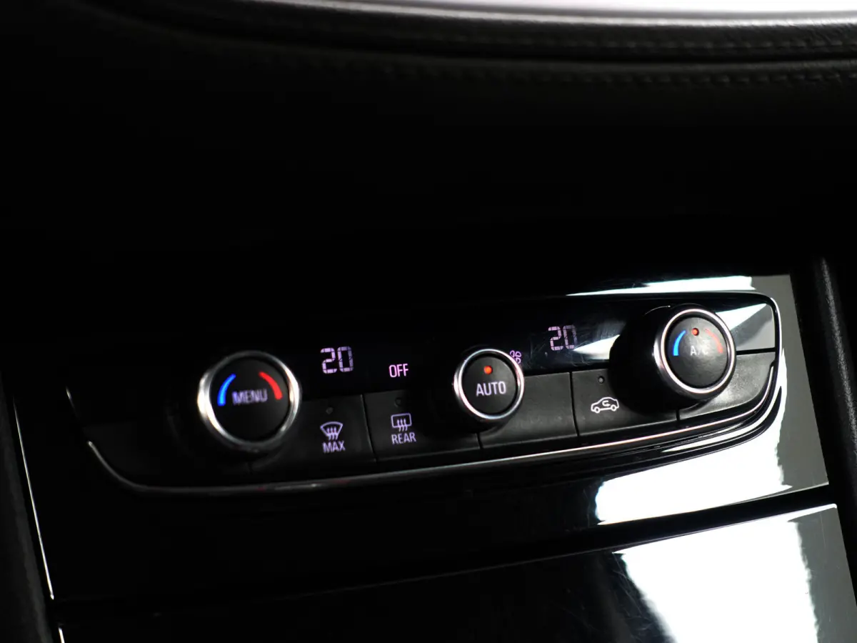 1.2 Turbo Business Elegance Aut- Two Tone, CarPlay, 360 Camera, Sfeerverlichting, Ada Cruise, Xenon Led