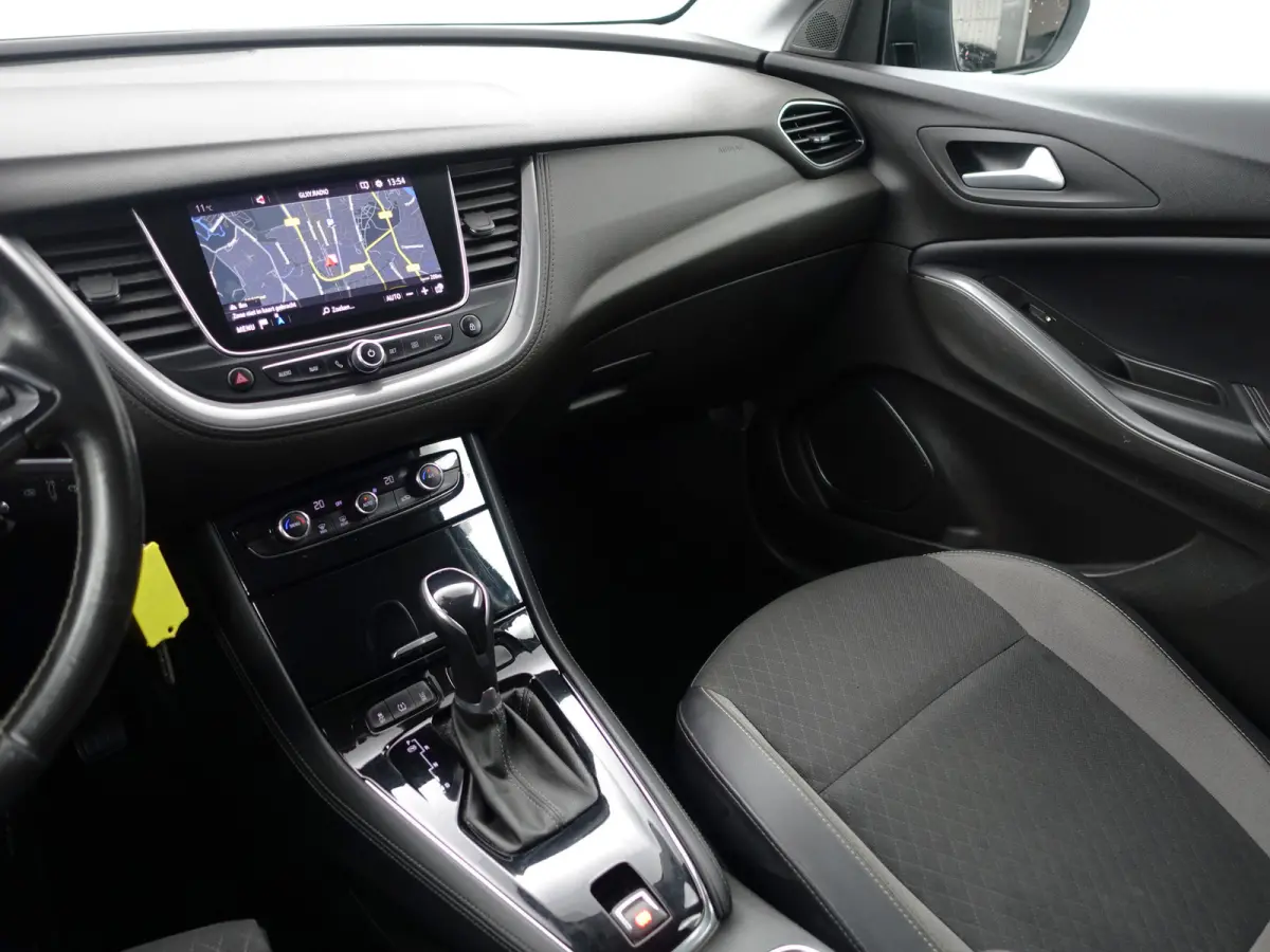 1.2 Turbo Business Elegance Aut- Two Tone, CarPlay, 360 Camera, Sfeerverlichting, Ada Cruise, Xenon Led