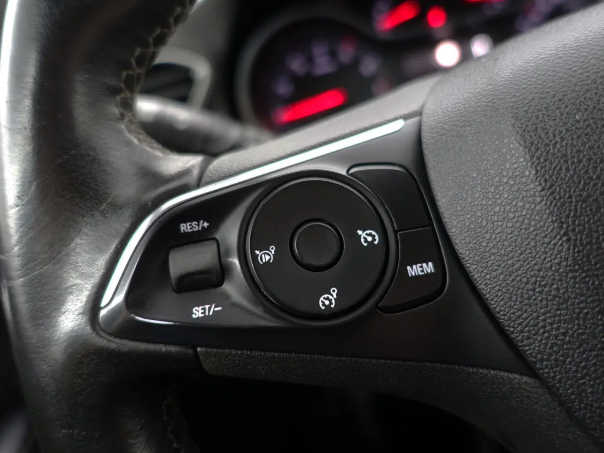 1.2 Turbo Business Elegance Aut- Two Tone, CarPlay, 360 Camera, Sfeerverlichting, Ada Cruise, Xenon Led