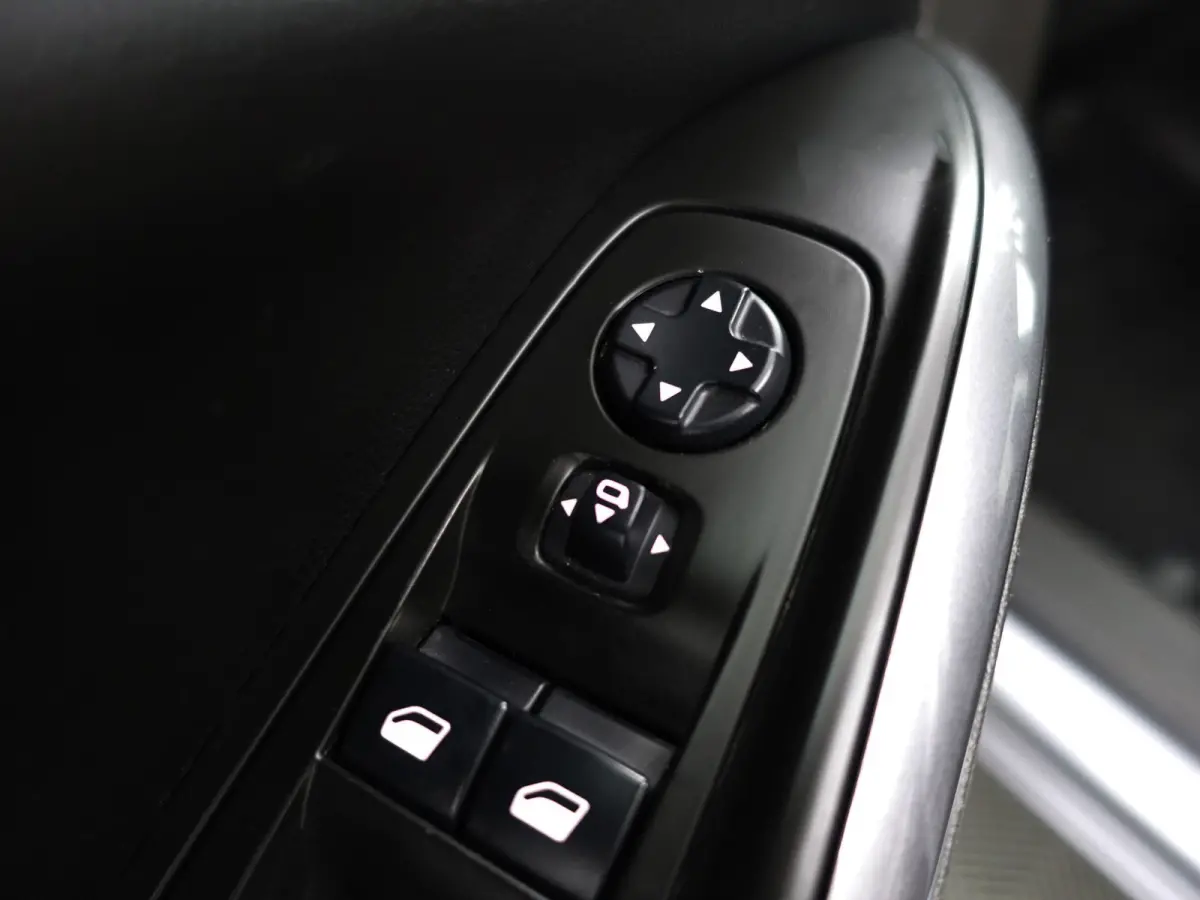 1.2 Turbo Business Elegance Aut- Two Tone, CarPlay, 360 Camera, Sfeerverlichting, Ada Cruise, Xenon Led