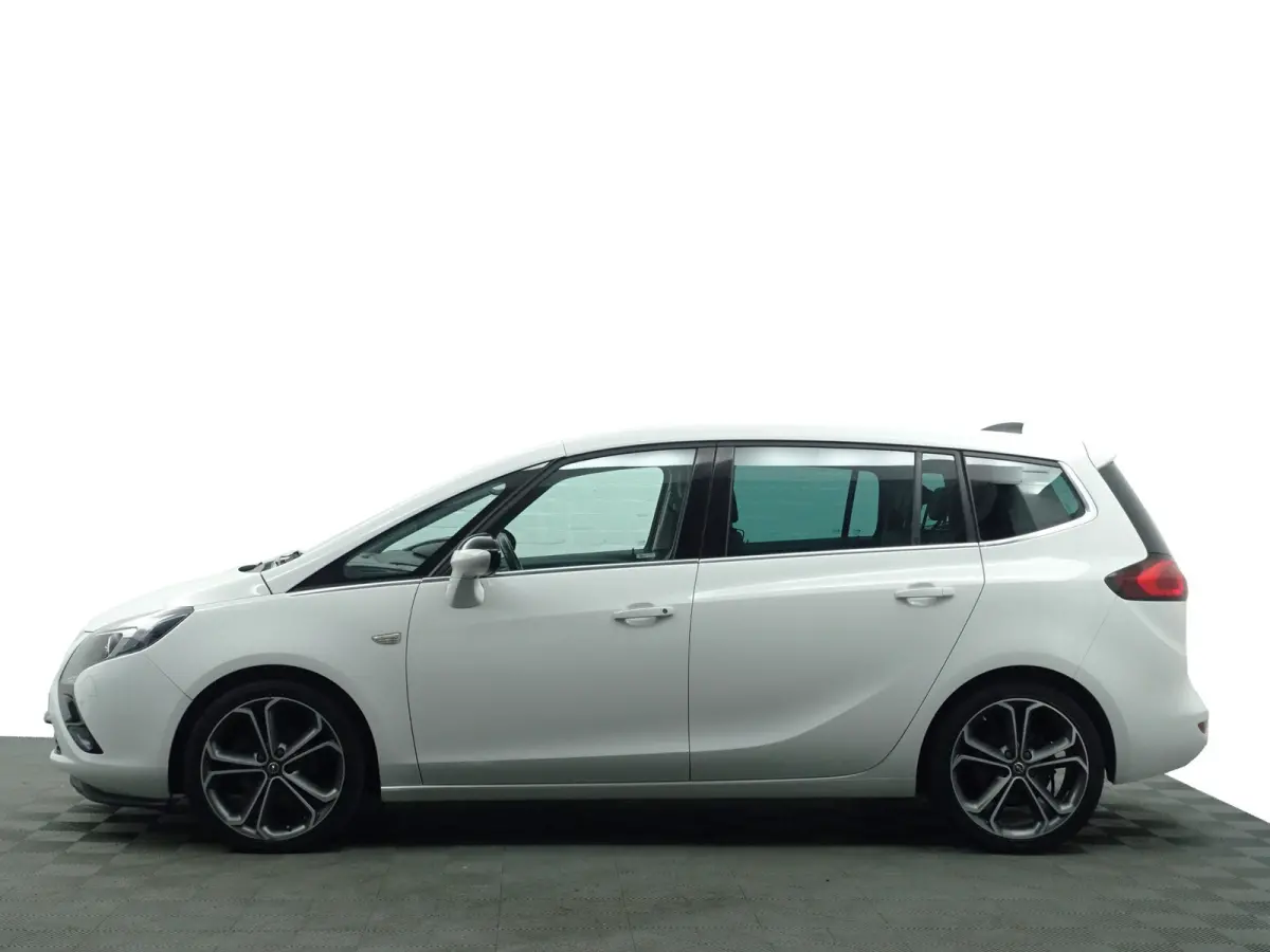 Tourer 1.4 Innovation OPC- 7 Pers, Panoramadak, Xenon Led, Stuur/Stoelverwarming, Camera, Sfeerverlichting, Sport Leder