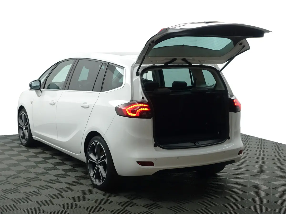 Tourer 1.4 Innovation OPC- 7 Pers, Panoramadak, Xenon Led, Stuur/Stoelverwarming, Camera, Sfeerverlichting, Sport Leder