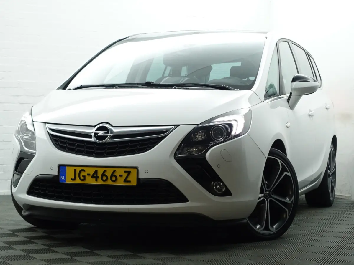 Tourer 1.4 Innovation OPC- 7 Pers, Panoramadak, Xenon Led, Stuur/Stoelverwarming, Camera, Sfeerverlichting, Sport Leder