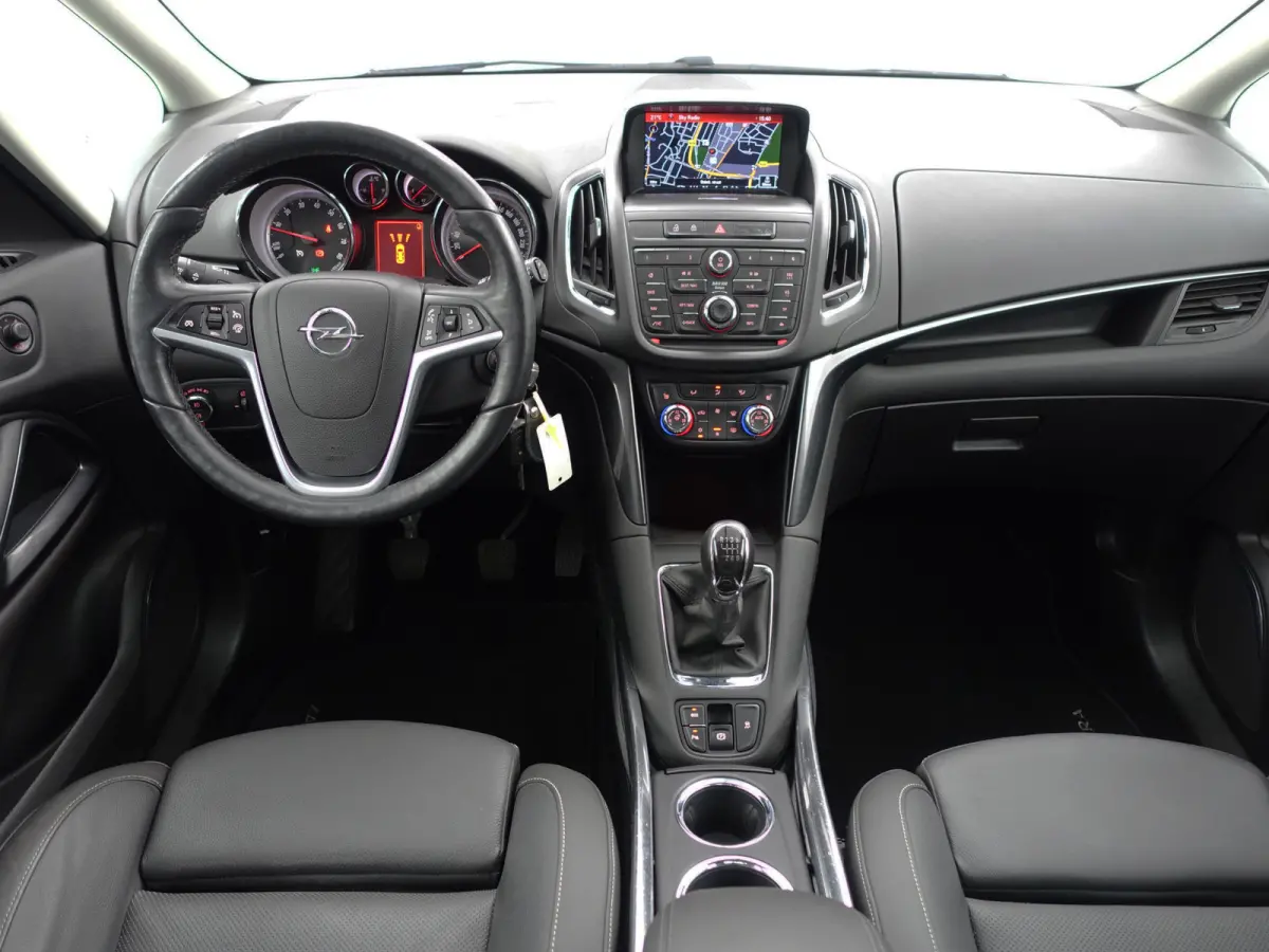 Tourer 1.4 Innovation OPC- 7 Pers, Panoramadak, Xenon Led, Stuur/Stoelverwarming, Camera, Sfeerverlichting, Sport Leder