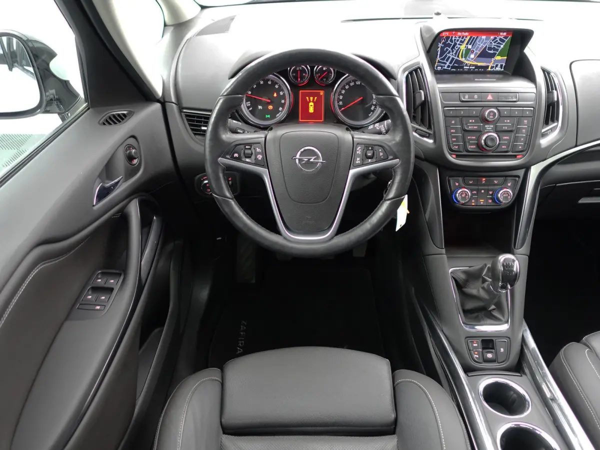Tourer 1.4 Innovation OPC- 7 Pers, Panoramadak, Xenon Led, Stuur/Stoelverwarming, Camera, Sfeerverlichting, Sport Leder