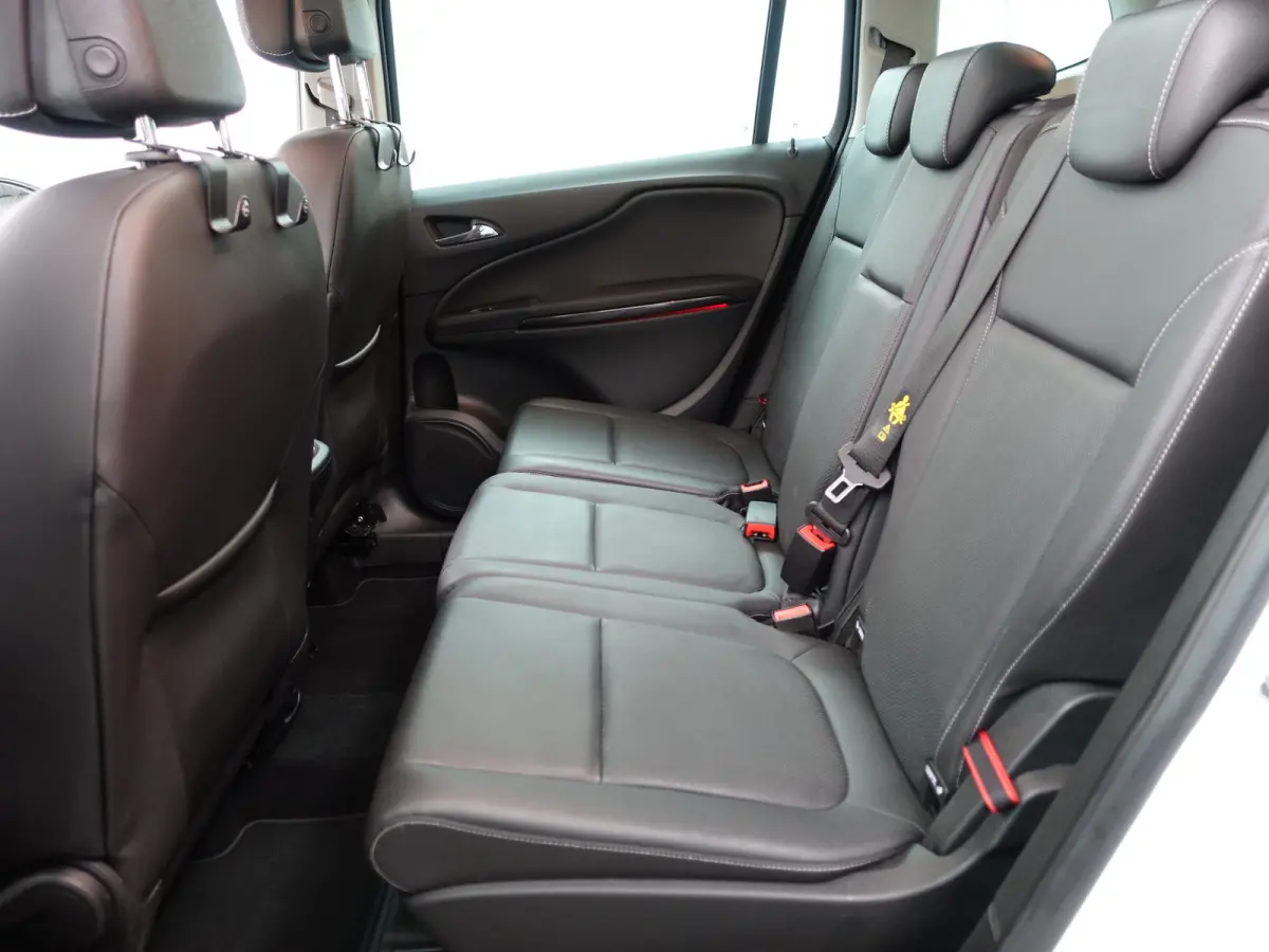 Tourer 1.4 Innovation OPC- 7 Pers, Panoramadak, Xenon Led, Stuur/Stoelverwarming, Camera, Sfeerverlichting, Sport Leder