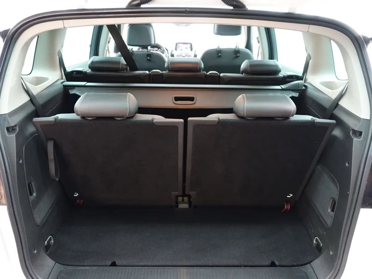 Tourer 1.4 Innovation OPC- 7 Pers, Panoramadak, Xenon Led, Stuur/Stoelverwarming, Camera, Sfeerverlichting, Sport Leder