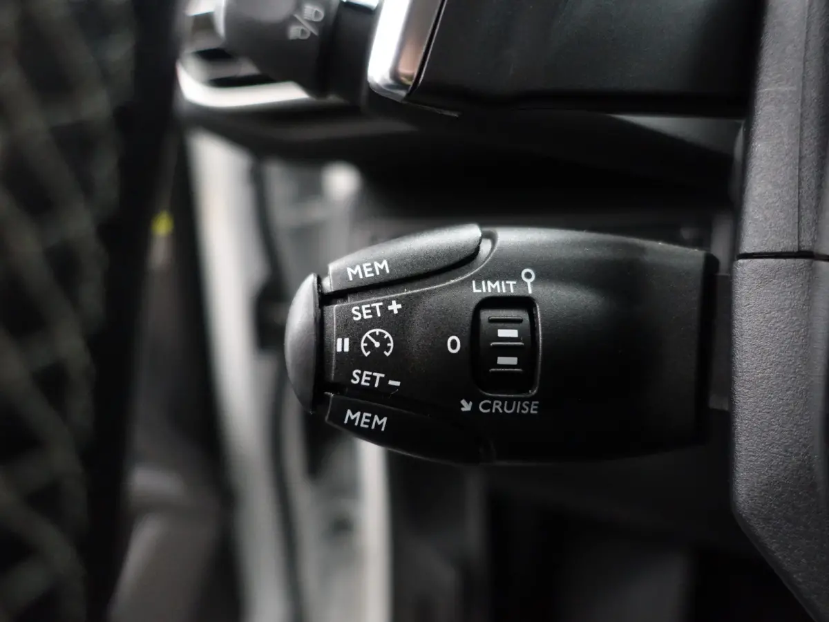 1.2 PureTech GT Line Aut- 7 Pers, CarPlay, Sfeerverlichting, Xenon Led, Ada Cruise, Keyless, Virtual Cockpit