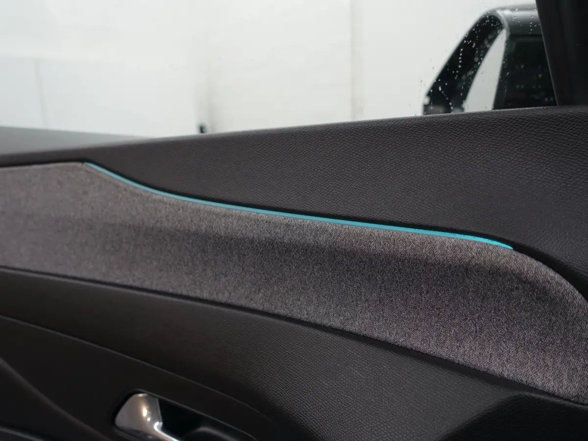1.2 PureTech Allure Pack Business- 360 Camera, Carplay, Android Auto, Sfeerverlichting, Dual View, Virtual Cockpit