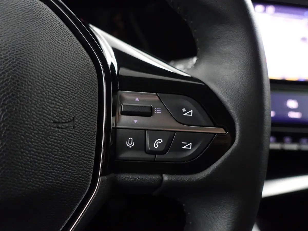 1.2 PureTech Allure Pack Business- 360 Camera, Carplay, Android Auto, Sfeerverlichting, Dual View, Virtual Cockpit