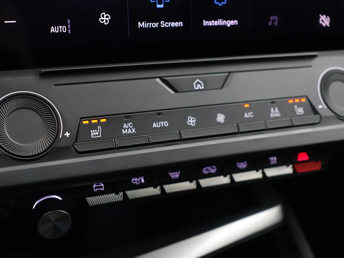 1.2 PureTech Active Pack Business- Carplay, Android Auto, Stoelverwarming, Comfort Pakket, Virtual cockpit