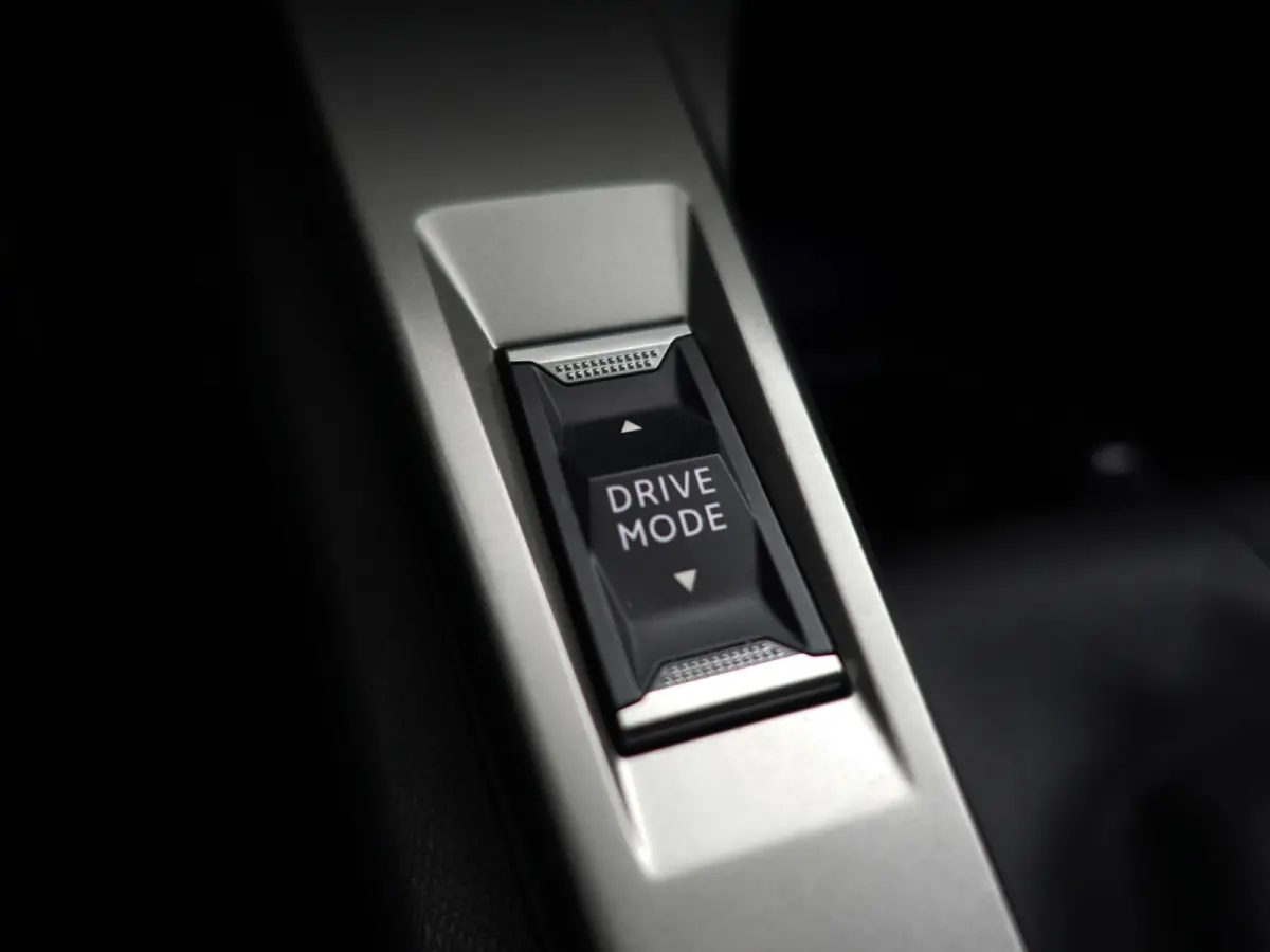 1.2 PureTech Active Pack Business- Carplay, Android Auto, Stoelverwarming, Comfort Pakket, Virtual cockpit