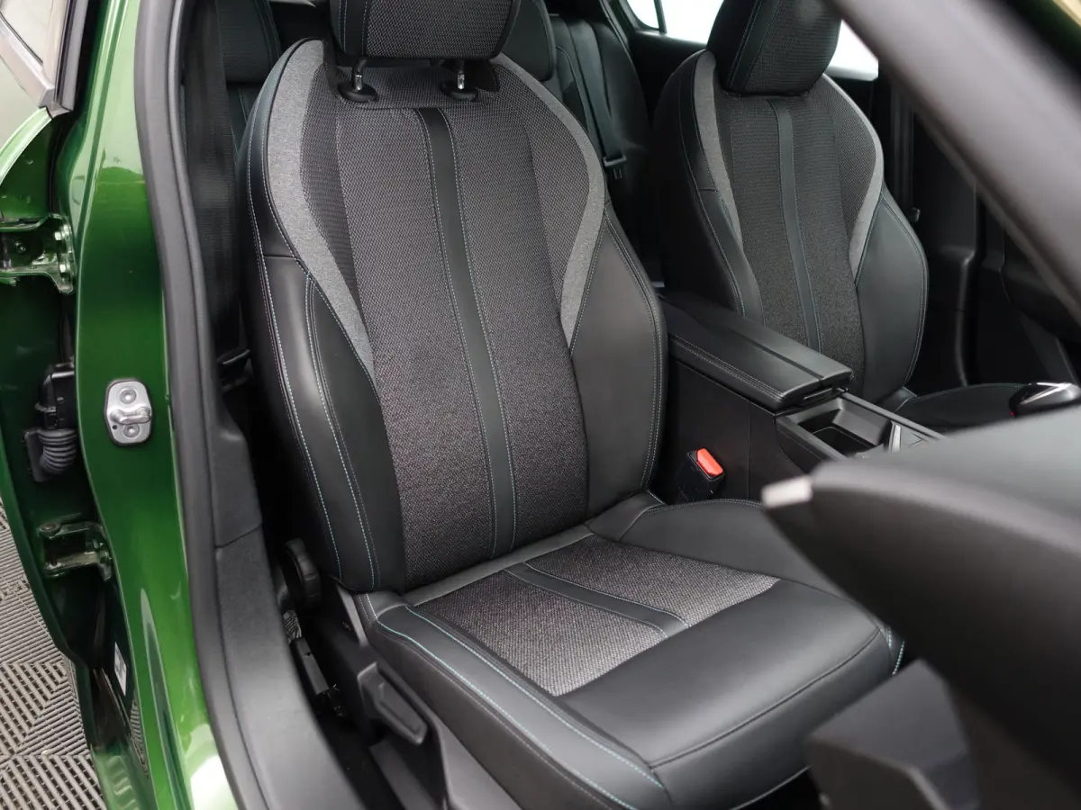 1.2 PureTech Active Pack Business- Carplay, Android Auto, Stoelverwarming, Comfort Pakket, Virtual cockpit