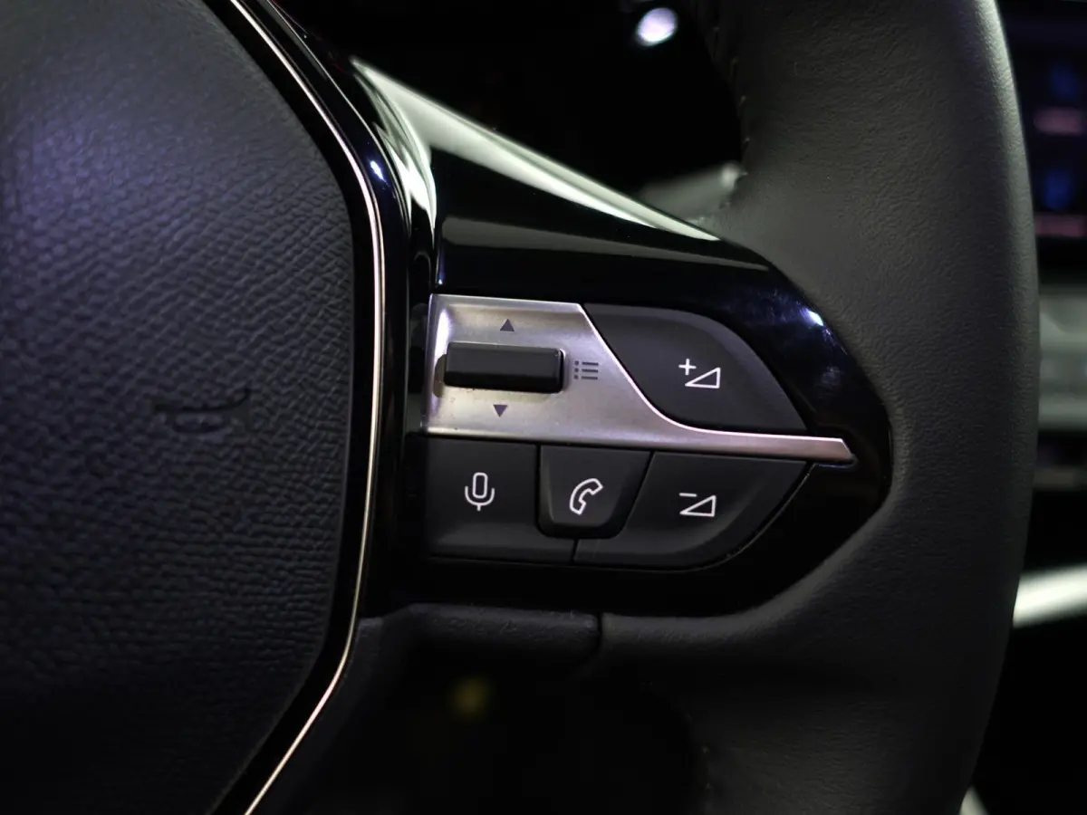 1.2 PureTech Active Pack Business- Carplay, Android Auto, Stoelverwarming, Comfort Pakket, Virtual cockpit