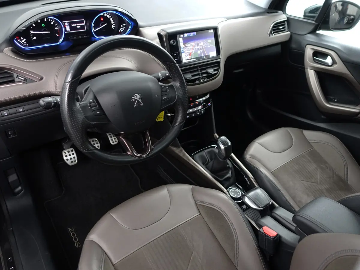 1.2 PureTech Féline- Panoramadak, Xenon Led, Dynamic Select, Trekhaak, Privacy Glass