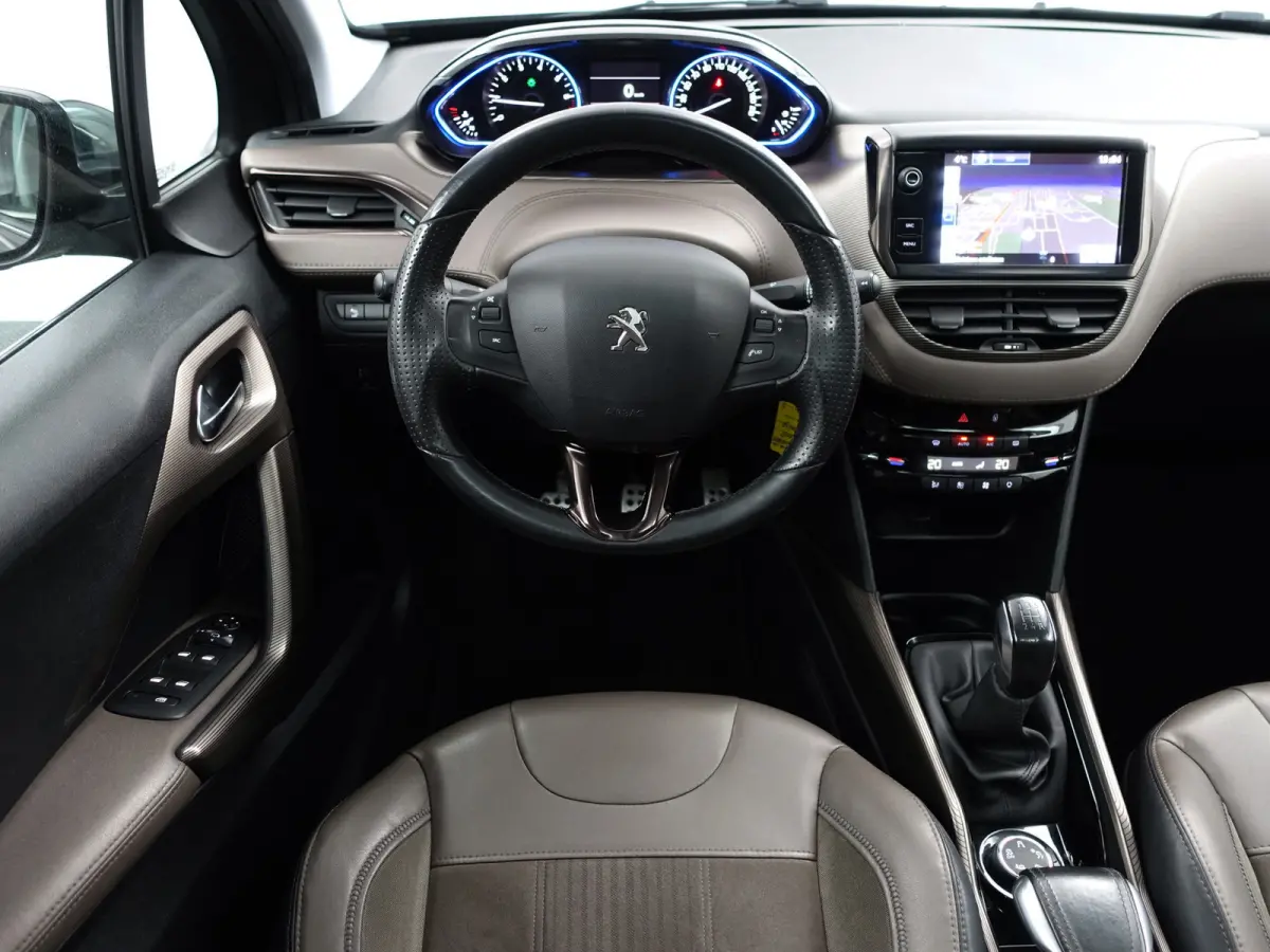 1.2 PureTech Féline- Panoramadak, Xenon Led, Dynamic Select, Trekhaak, Privacy Glass