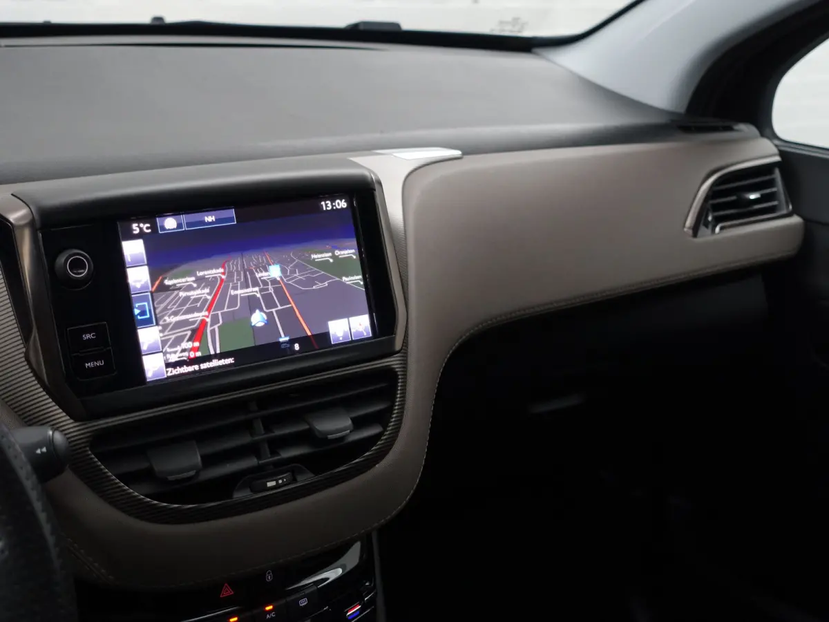 1.2 PureTech Féline- Panoramadak, Xenon Led, Dynamic Select, Trekhaak, Privacy Glass