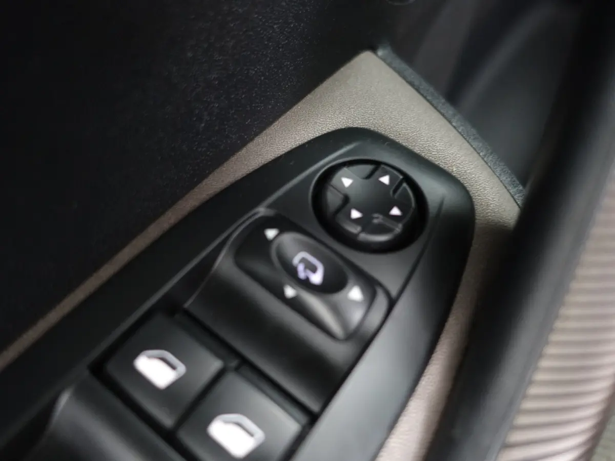 1.2 PureTech Féline- Panoramadak, Xenon Led, Dynamic Select, Trekhaak, Privacy Glass