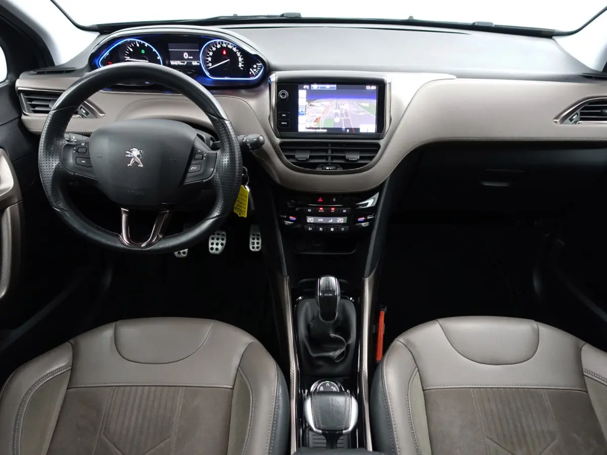 1.2 PureTech Féline- Panoramadak, Xenon Led, Dynamic Select, Trekhaak, Privacy Glass