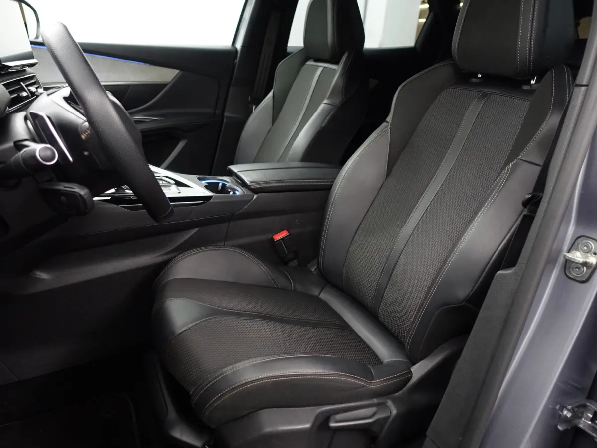 1.2 PureTech GT Pack Business Aut- Two Tone, Sfeerverlichting, Carplay, Android Auto, Premium Xenon Led