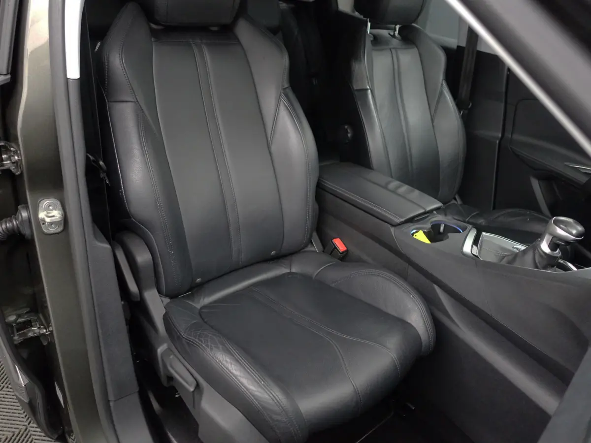 1.2 PureTech Allure- Sport Leder Interieur, Carplay, Android Auto, Sfeerverlichting, Xenon Led, 360 Camera