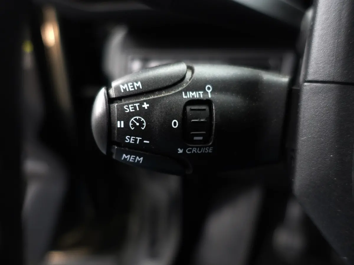 1.2 PureTech Allure- Sport Leder Interieur, Carplay, Android Auto, Sfeerverlichting, Xenon Led, 360 Camera