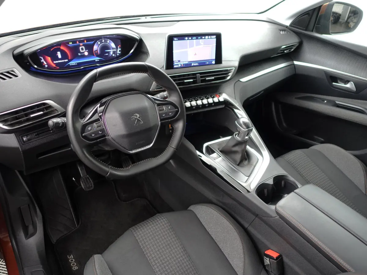 1.2 PureTech GT Premium- Design Colour, CarPlay, Park Assist, Led, Carbon, Lane Assist, Privacy Glass