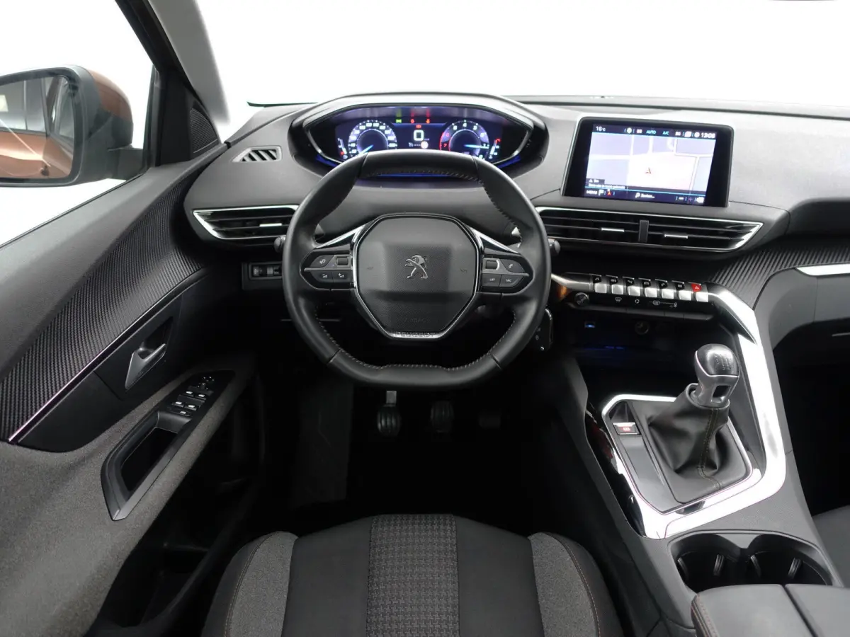 1.2 PureTech GT Premium- Design Colour, CarPlay, Park Assist, Led, Carbon, Lane Assist, Privacy Glass