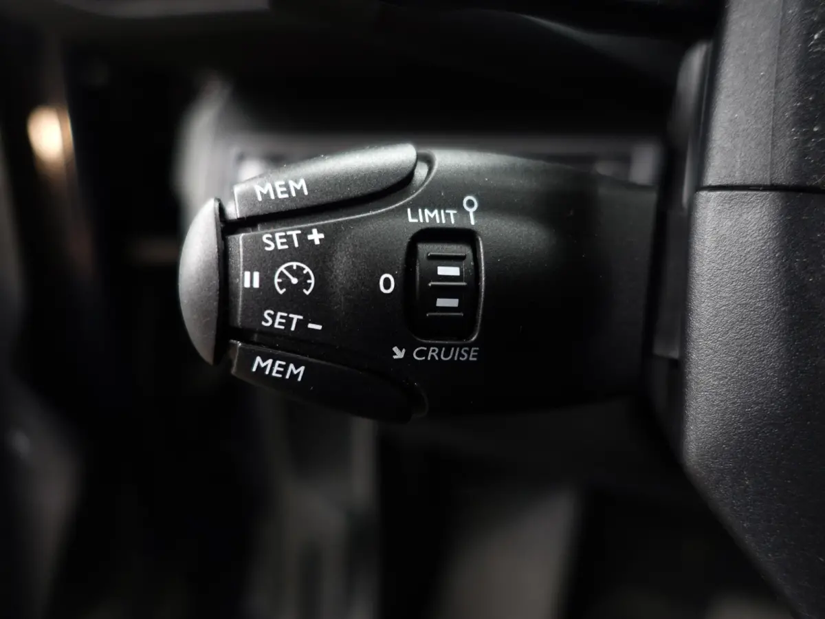 1.2 PureTech Allure Aut- 360 Camera, Sfeerverlichting, Stoelverwarming, Xenon Led, Lane Assist