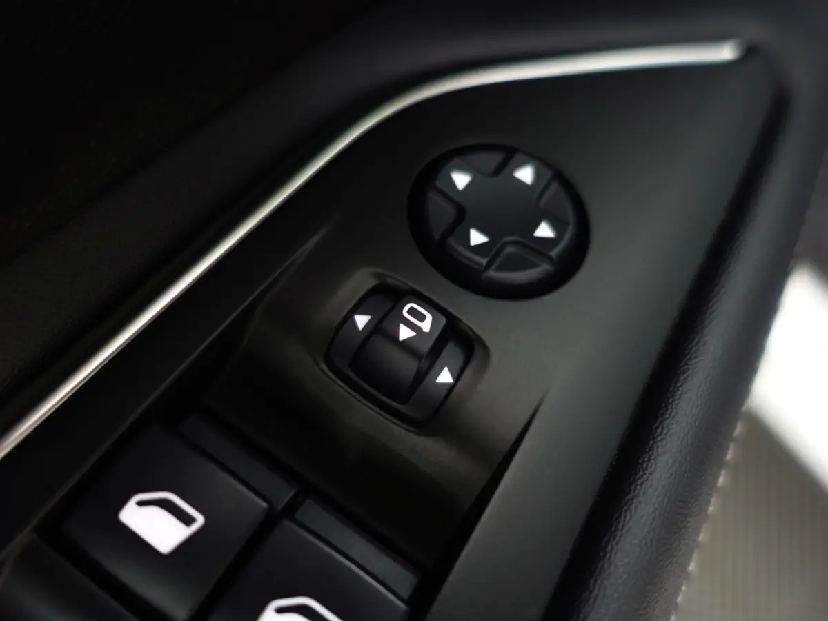 1.2 PureTech Allure Aut- Two Tone, Sport Leder Interieur, Carplay, Sfeerverlichting, 360 Camera, Ada Cruise
