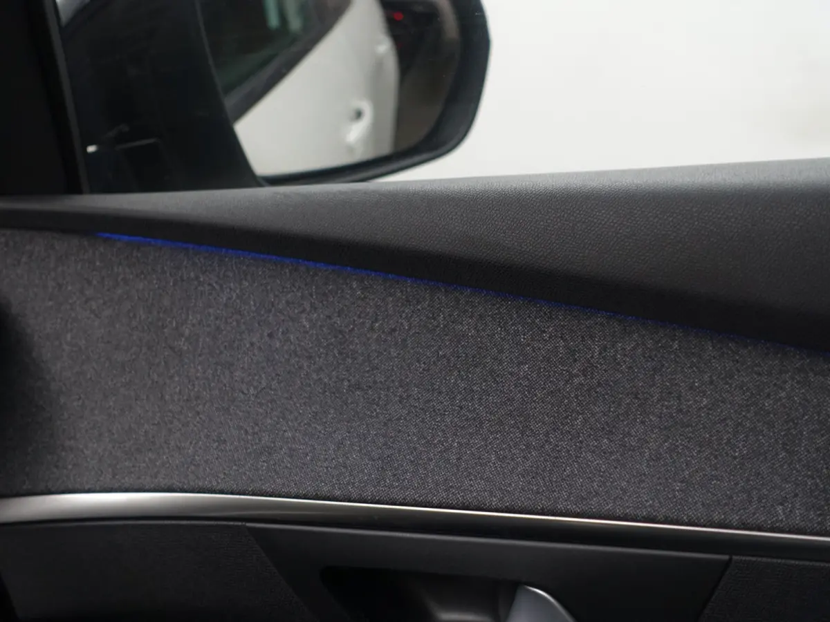 1.2 PureTech Allure Aut- Two Tone, Sport Leder Interieur, Carplay, Sfeerverlichting, 360 Camera, Ada Cruise