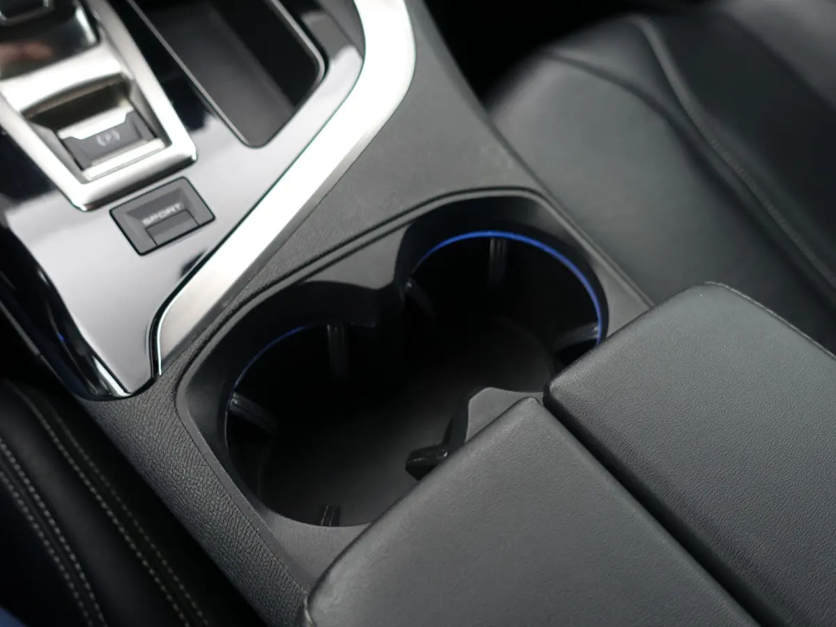 1.2 PureTech Allure Aut- Two Tone, Sport Leder Interieur, Carplay, Sfeerverlichting, 360 Camera, Ada Cruise