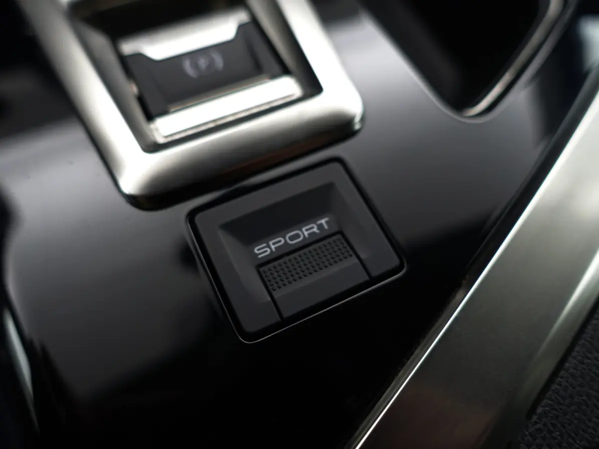 1.2 PureTech Allure Aut- Two Tone, Sport Leder Interieur, Carplay, Sfeerverlichting, 360 Camera, Ada Cruise
