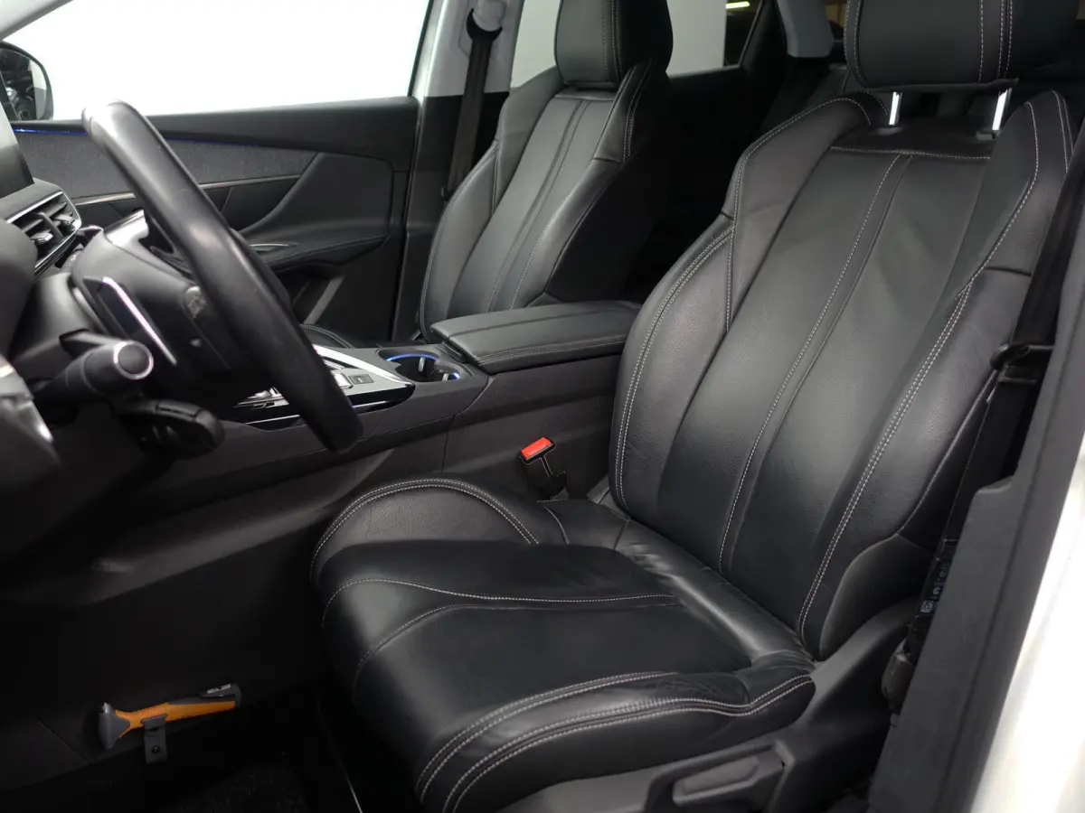 1.2 PureTech Allure Aut- Two Tone, Sport Leder Interieur, Carplay, Sfeerverlichting, 360 Camera, Ada Cruise