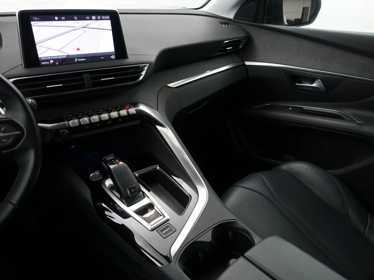 1.2 PureTech Premium GT Line Aut- Two Tone, Carplay, Leder Interieur, 360 Camera, Ada Cruise, Keyless, Sfeerverlichting