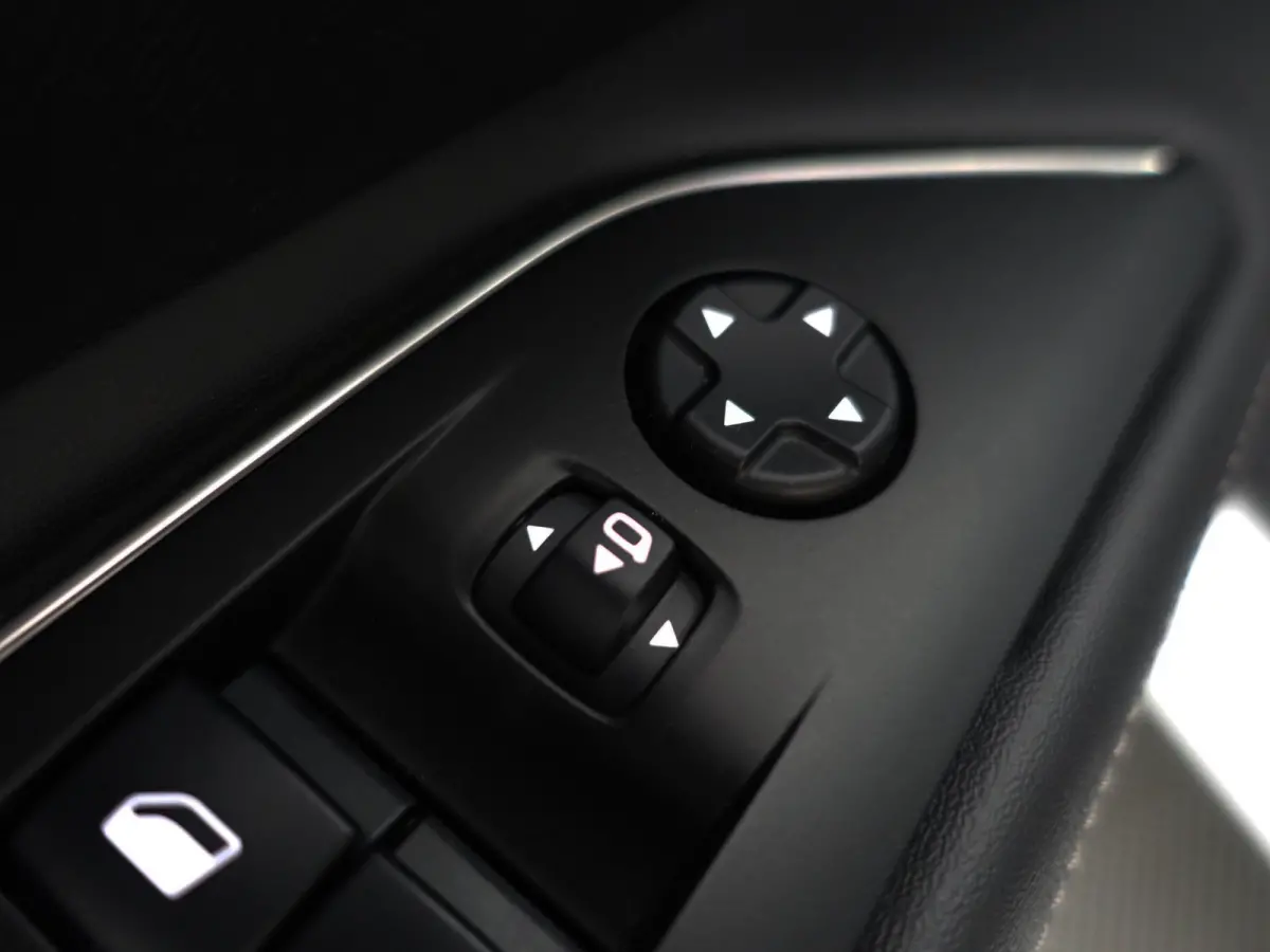 1.2 PureTech Premium GT Line Aut- Two Tone, Carplay, Leder Interieur, 360 Camera, Ada Cruise, Keyless, Sfeerverlichting