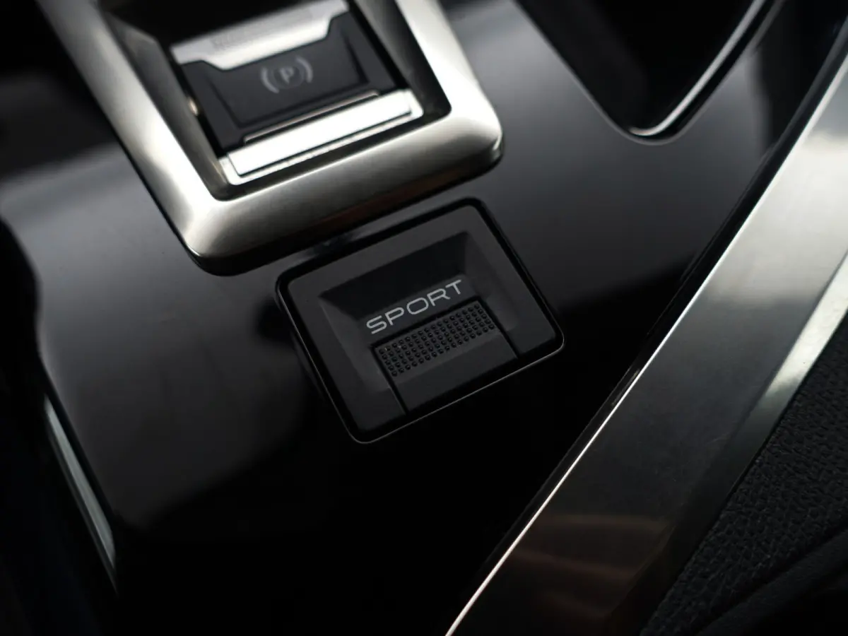 1.2 PureTech Premium GT Line Aut- Two Tone, Carplay, Leder Interieur, 360 Camera, Ada Cruise, Keyless, Sfeerverlichting