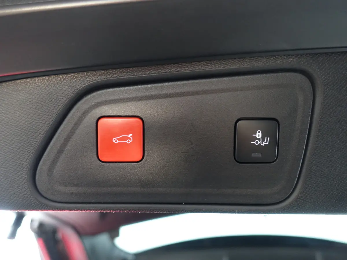 1.2 PureTech Premium GT Line Aut- Two Tone, Carplay, Leder Interieur, 360 Camera, Ada Cruise, Keyless, Sfeerverlichting