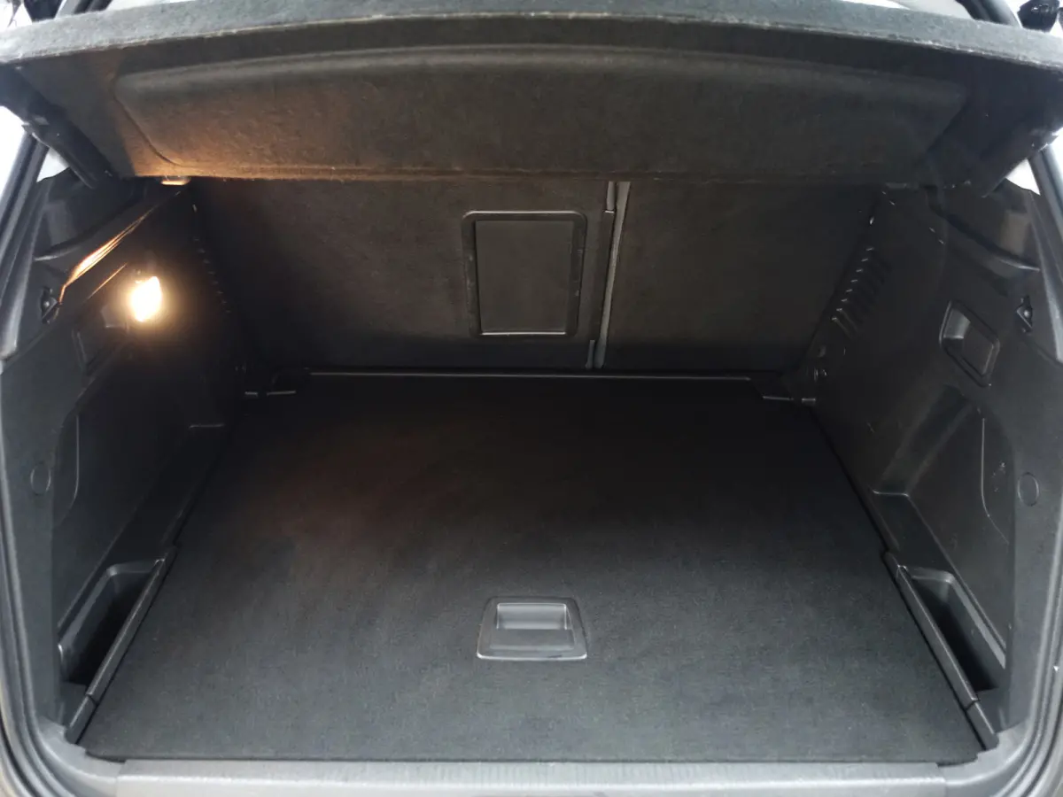 1.2 PureTech Premium GT Line Aut- Two Tone, Carplay, Leder Interieur, 360 Camera, Ada Cruise, Keyless, Sfeerverlichting