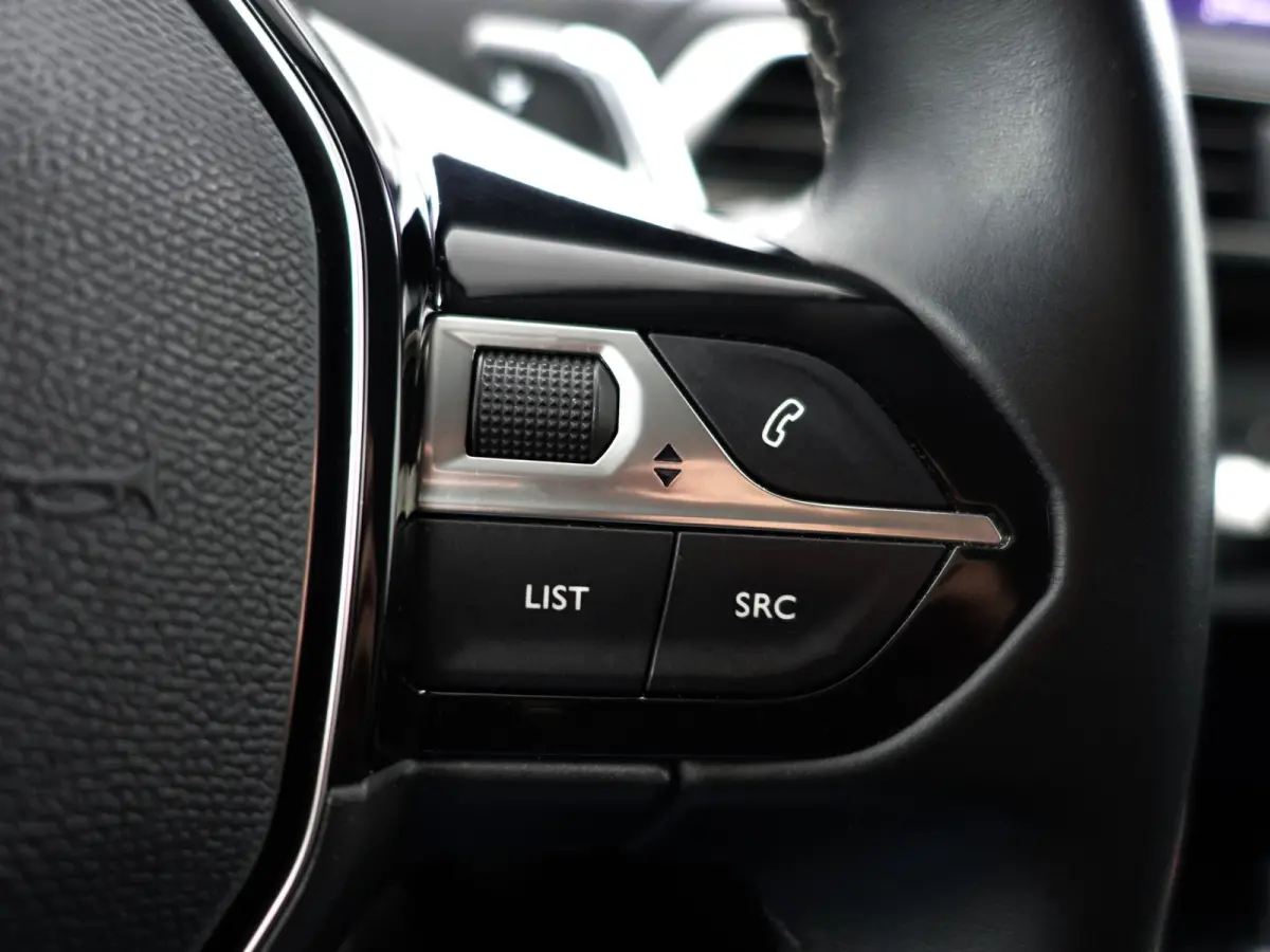 1.2 PureTech Premium GT Line Aut- Two Tone, Carplay, Leder Interieur, 360 Camera, Ada Cruise, Keyless, Sfeerverlichting