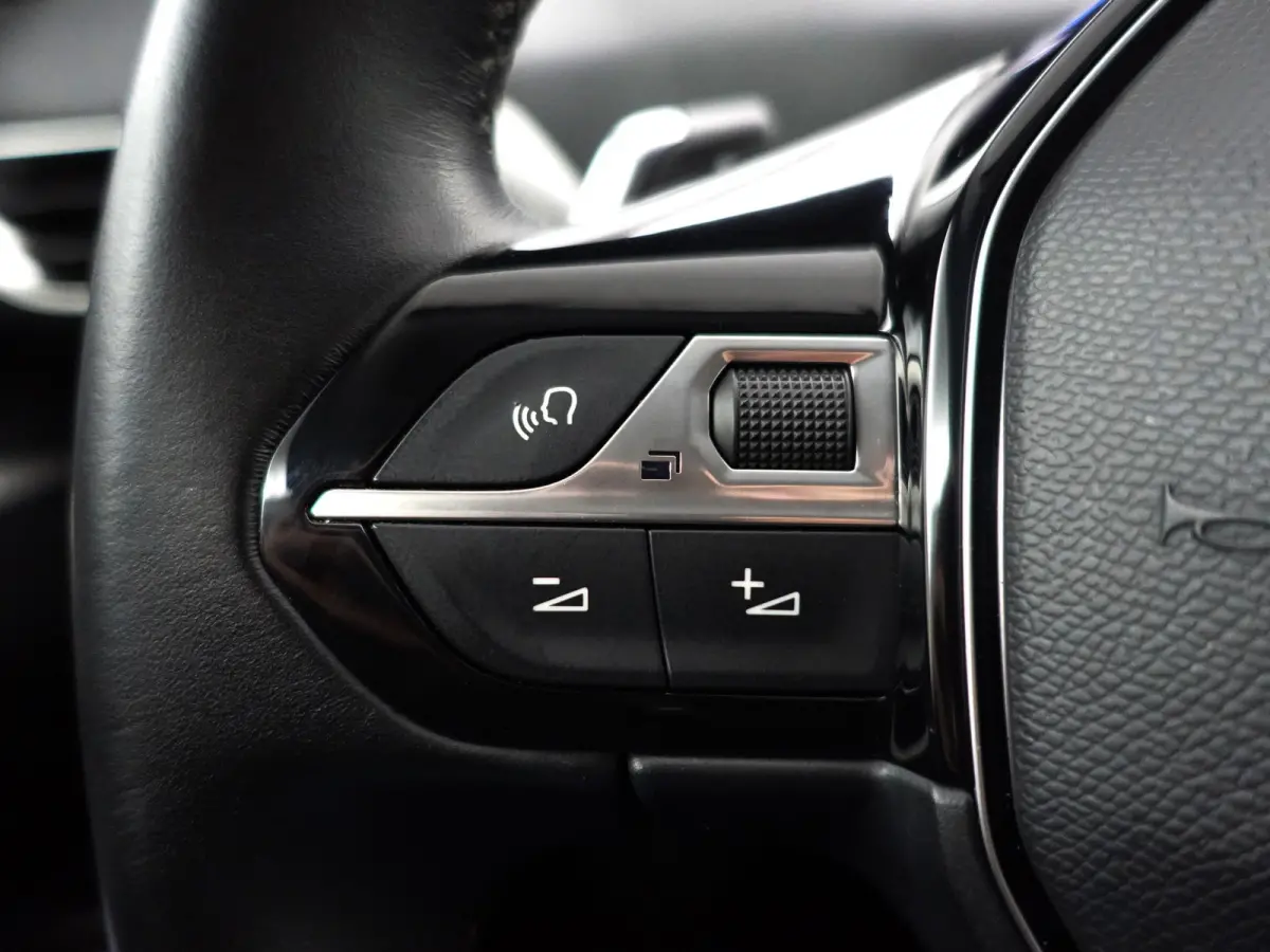 1.2 PureTech Premium GT Line Aut- Two Tone, Carplay, Leder Interieur, 360 Camera, Ada Cruise, Keyless, Sfeerverlichting