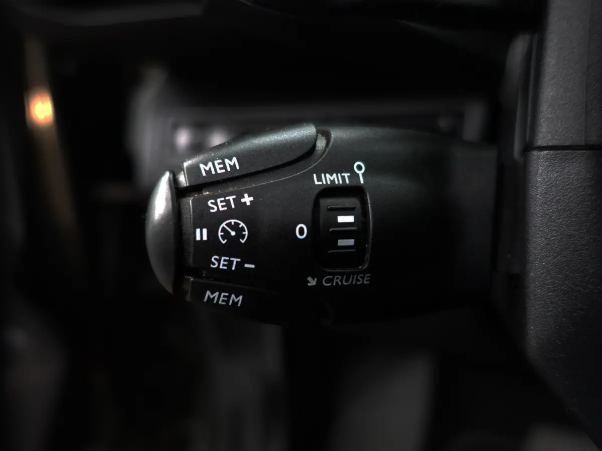 1.2 PureTech Allure Aut- Panoramadak, Two Tone, Dynamic Select, 360 Camera, CarPlay, Android auto, Sfeerverlichting